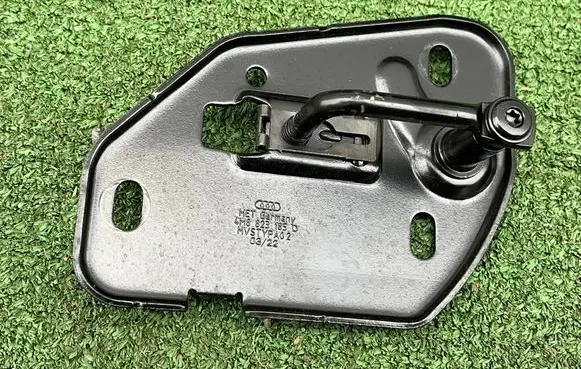 Audi e-tron Engine bonnet/hood lock/latch loop/hook 4M8823185D