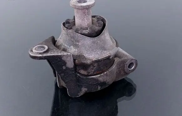 Opel Zafira B Engine mount bracket 24427641