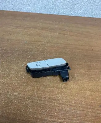 Mercedes-Benz C W204 Seat heating switch A2139057302 0078152