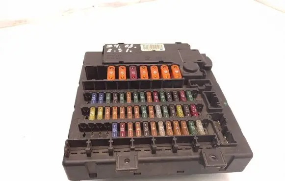 BMW Z4 E85 E86 Fuse module 6905228 8378113