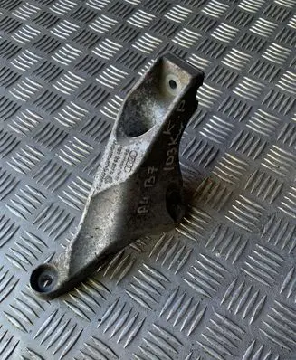 Audi A4 S4 B7 8E 8H Engine mounting bracket 8E0199307S