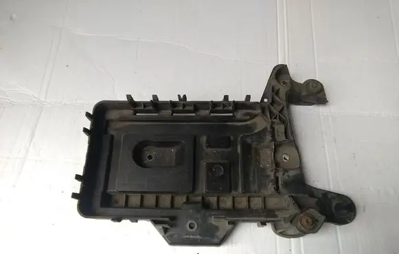 Volkswagen Golf V Battery tray 1K0915333