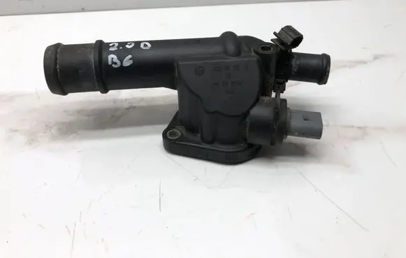 Volkswagen PASSAT B6 Thermostat/thermostat housing 03G121132B