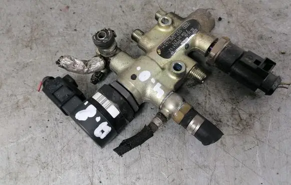 Audi A8 S8 D3 4E Fuel main line pipe 057130763H