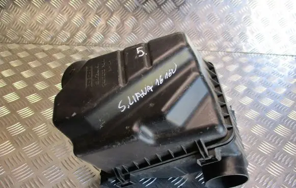 Suzuki Liana Air filter box