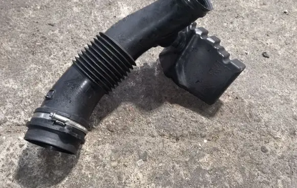 Audi Q5 SQ5 Air intake duct part 06E129629S 06E133911J