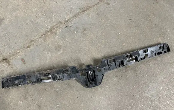 Renault Trafic III (X82) Front bumper upper radiator grill 116705A0