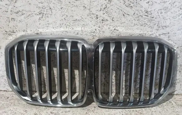 BMW X7 G07 Front bumper upper radiator grill