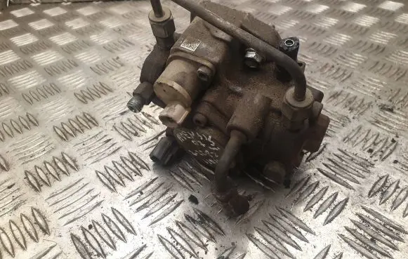 Toyota Avensis T250 Fuel injection high pressure pump 221000R010 HU294000031