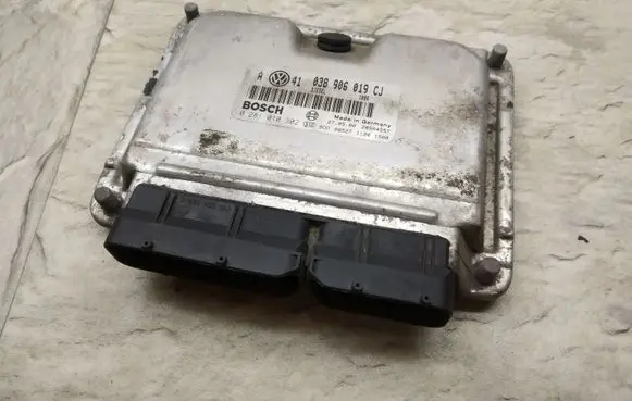 Volkswagen Golf IV Engine control unit/module 038906019CJ 0281010302