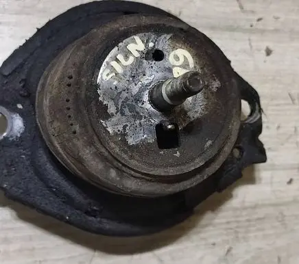 Jeep Grand Cherokee Engine mount vacuum valve