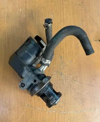 BMW 3 E90 E91 EGR valve 8805447
