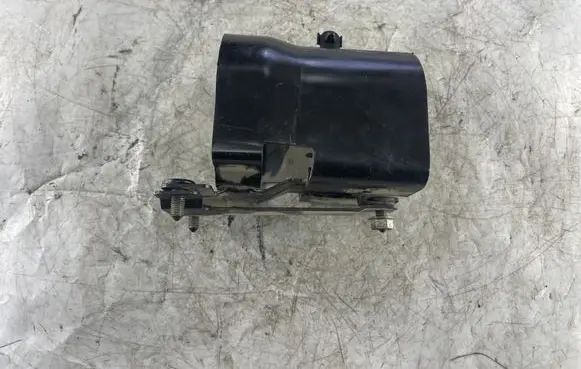 Opel Vectra C Fuel filter bracket/mount holder 