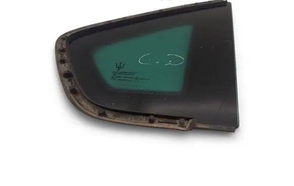 Maserati Levante Rear side window 06700333740