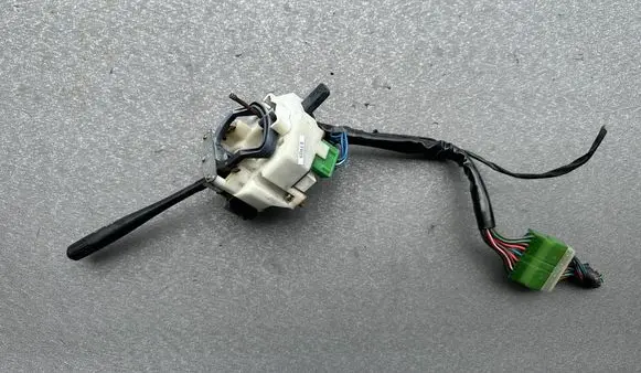 Isuzu Trooper Hazard light switch