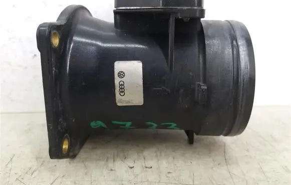 Audi A4 S4 B5 8D Mass air flow meter 058133471