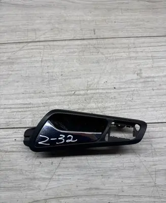 Volkswagen PASSAT B6 Front door interior handle 3C1837113D