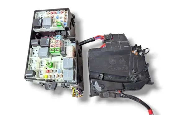 Ford Kuga II Fuse module GV4T-14K733-YAA