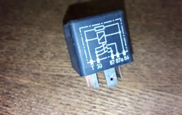 Volkswagen PASSAT B5 Other relay 443951253AA