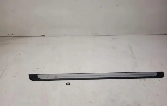 Audi A3 S3 8V Front sill trim cover 8V0071302 8V0071300