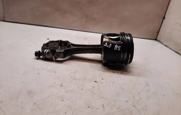 Toyota Corolla Verso E121 Piston with connecting rod 82L106
