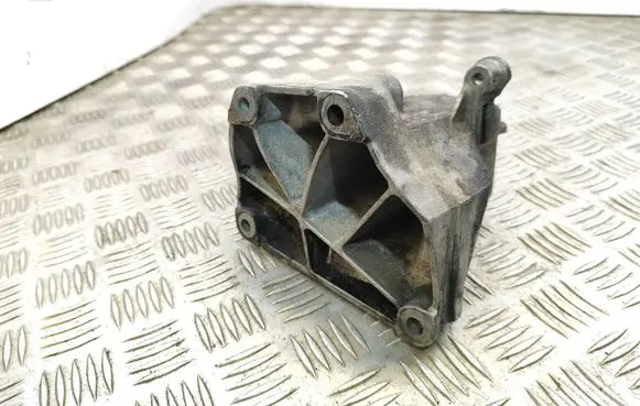 Mercedes-Benz C W204 Engine mounting bracket A6512231304