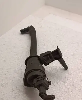 Volvo V70 Vacuum valve 31104896