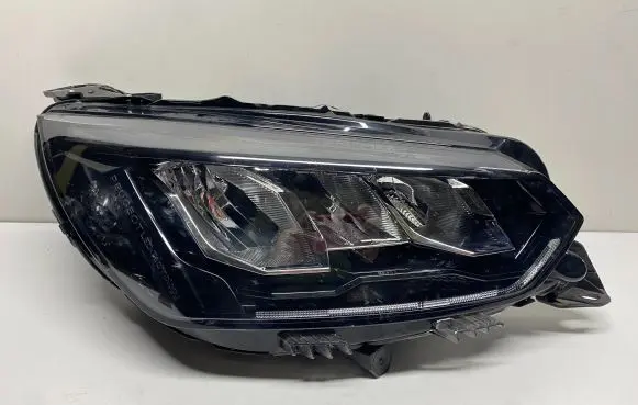Peugeot 208 Headlight/headlamp 73313326 9833036180