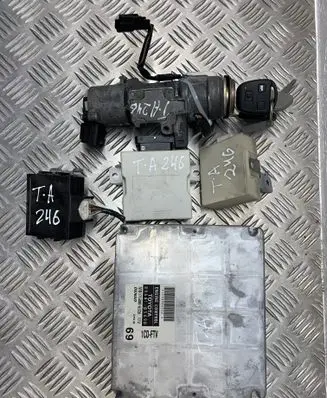 Toyota Avensis T250 Engine ECU kit and lock set 8966105690 1758006326 MB1758006326