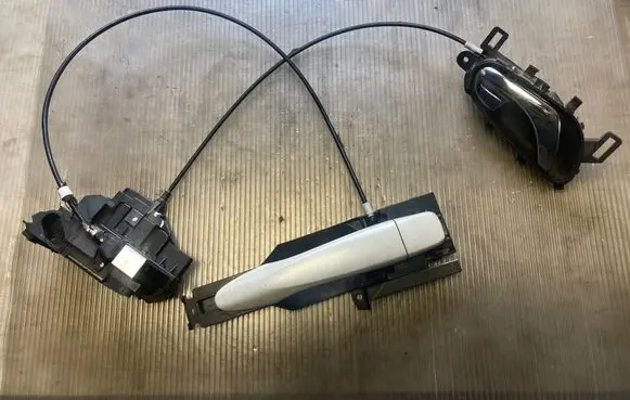 Nissan Qashqai Rear door lock 806704EA0 01013300