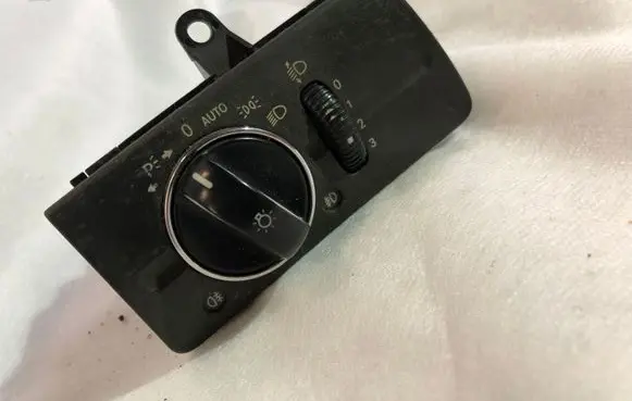 Mercedes-Benz E W211 Light switch 2115450304 04056020