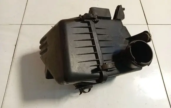 KIA Ceed Air filter box 281002H200