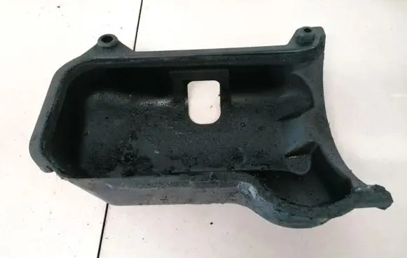Volkswagen PASSAT B4 Engine splash shield/under tray 028103660