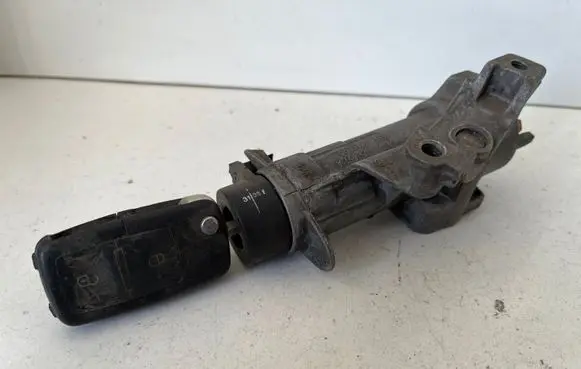 Volkswagen PASSAT B5 Ignition lock 4B0905851A