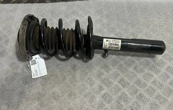 BMW 1 F40 Front shock absorber/damper 6884817