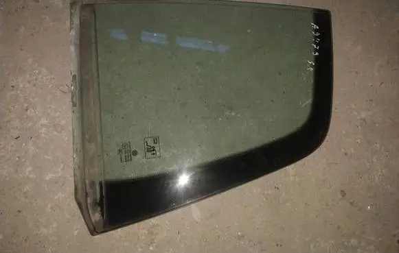 Opel Astra G Rear vent window glass as2