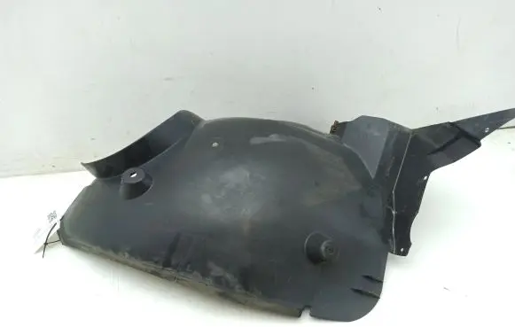 Front wheel arch liner splash guards