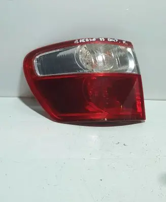 Toyota Avensis Verso Rear/tail lights 8938