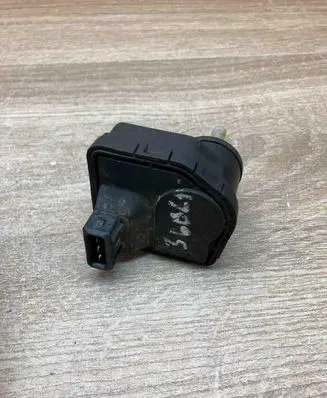 Volkswagen Golf III Headlight level adjustment motor 1H0941295B 0307852307
