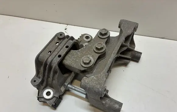 Opel Astra K Gearbox mounting bracket 39193445