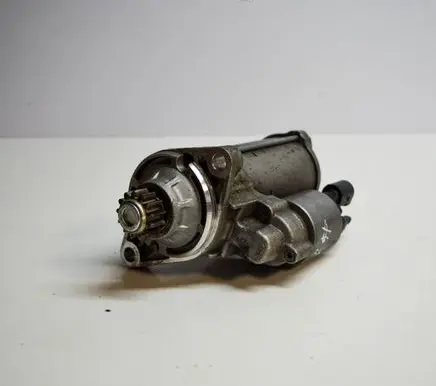 Volkswagen Golf VII Starter motor 02E911024B