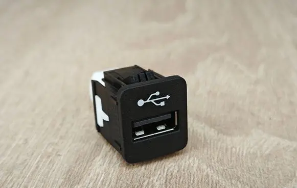 BMW 4 G22 G23 G24 G26 USB socket connector 9229294
