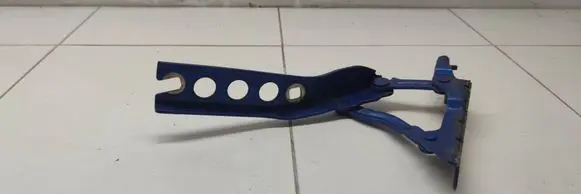 Skoda Octavia Mk2 (1Z) Engine bonnet/hood hinges 1Z0823302
