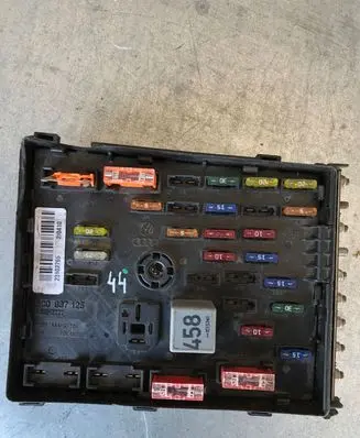 Volkswagen PASSAT B6 Fuse module 3C0937125 63592777