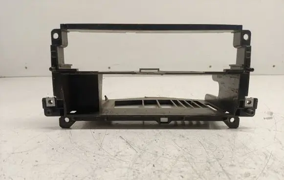 BMW 3 E46 Radio/GPS head unit trim 8237560