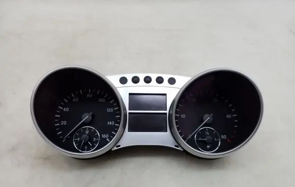 Mercedes-Benz ML W164 Speedometer (instrument cluster) A2515402748
