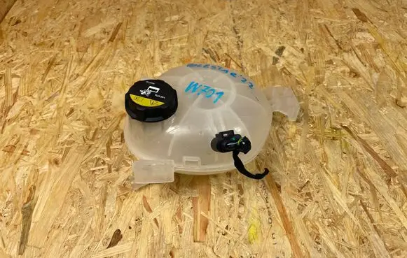 Polestar 2 Coolant expansion tank/reservoir 32138752