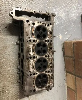 Mercedes-Benz Sprinter W906 Engine head R6510180201