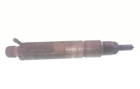Volkswagen Golf IV Fuel injector 028130201G