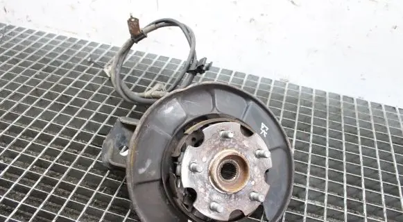 Toyota RAV 4 (XA40) Rear wheel hub